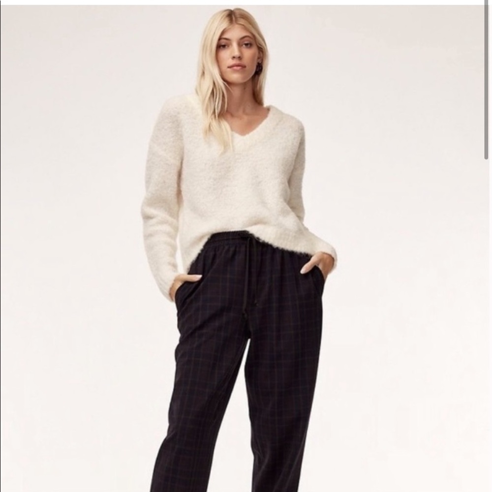 Aritzia super fuzzy sweater (S)